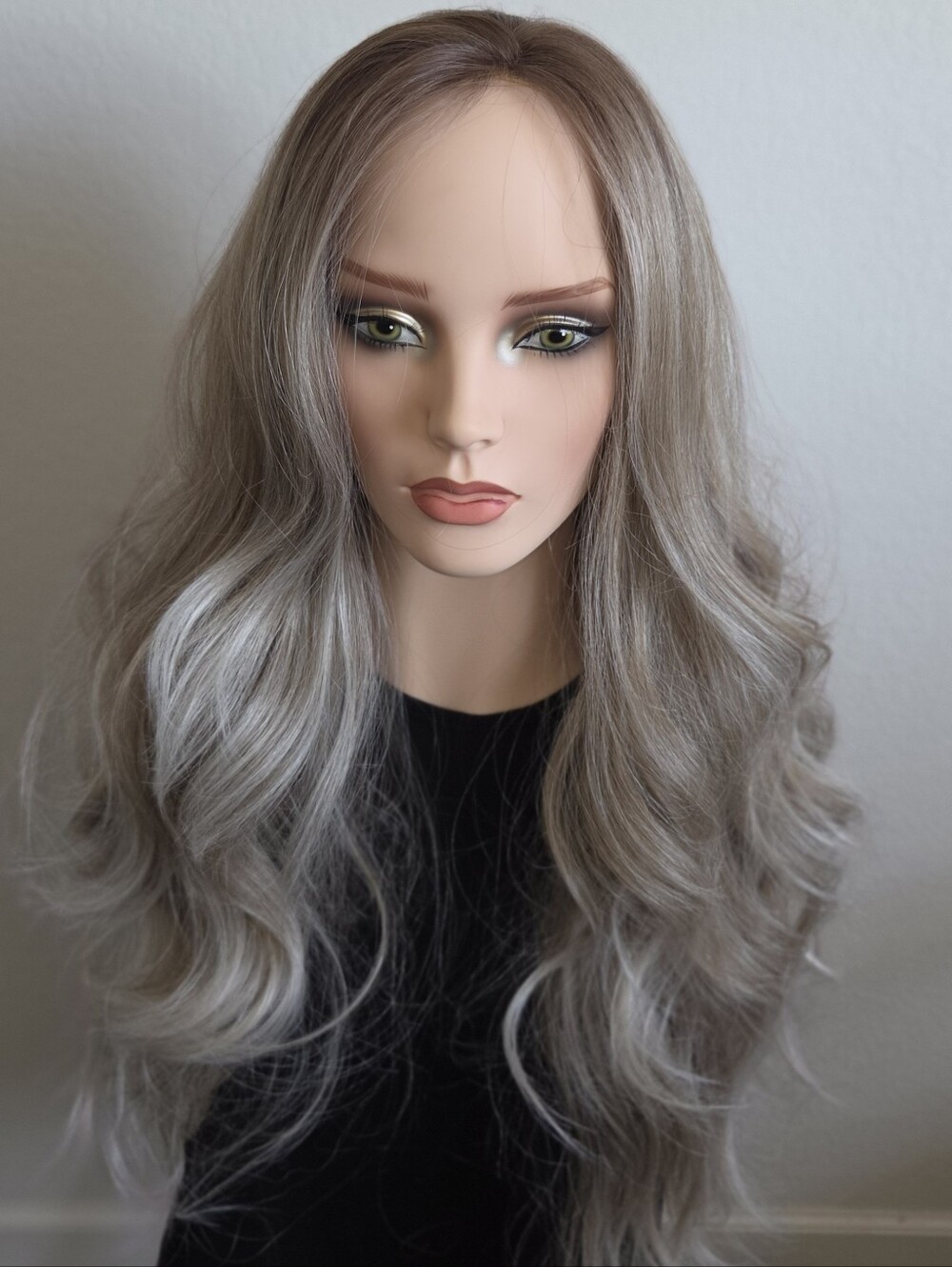 Nel's Wigs - Stevi 08 - blonde with light brunette mix Standard